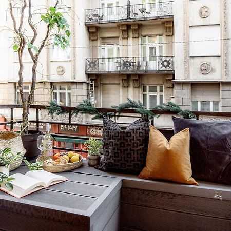 Chill On The Screened Balcony-Budapest Most Historic Landmarks Exterior photo