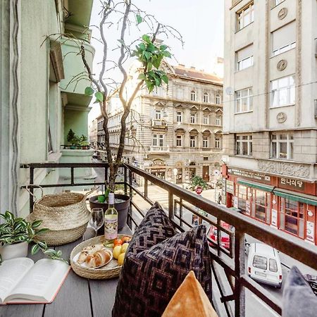 Chill On The Screened Balcony-Budapest Most Historic Landmarks Exterior photo