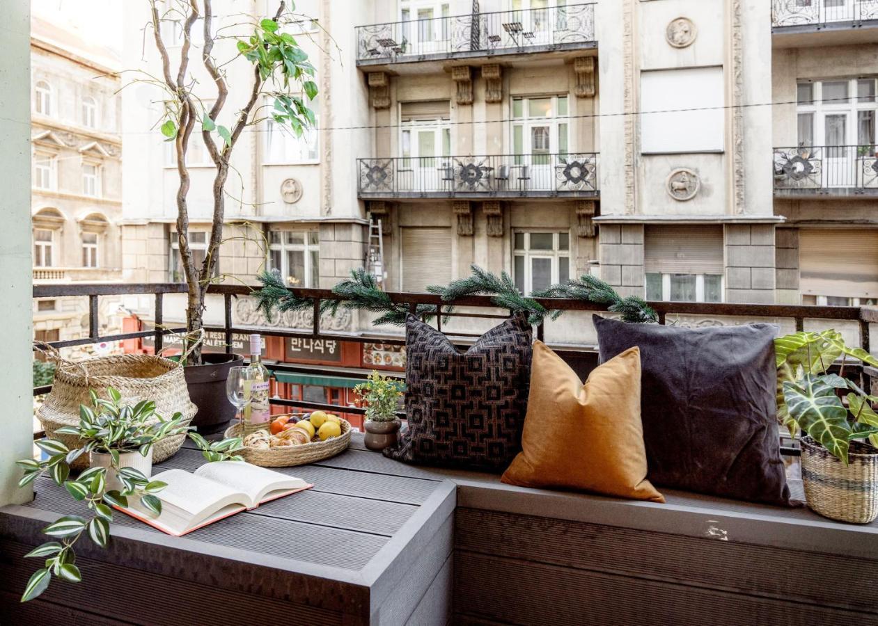 Chill On The Screened Balcony-Budapest Most Historic Landmarks Exterior photo