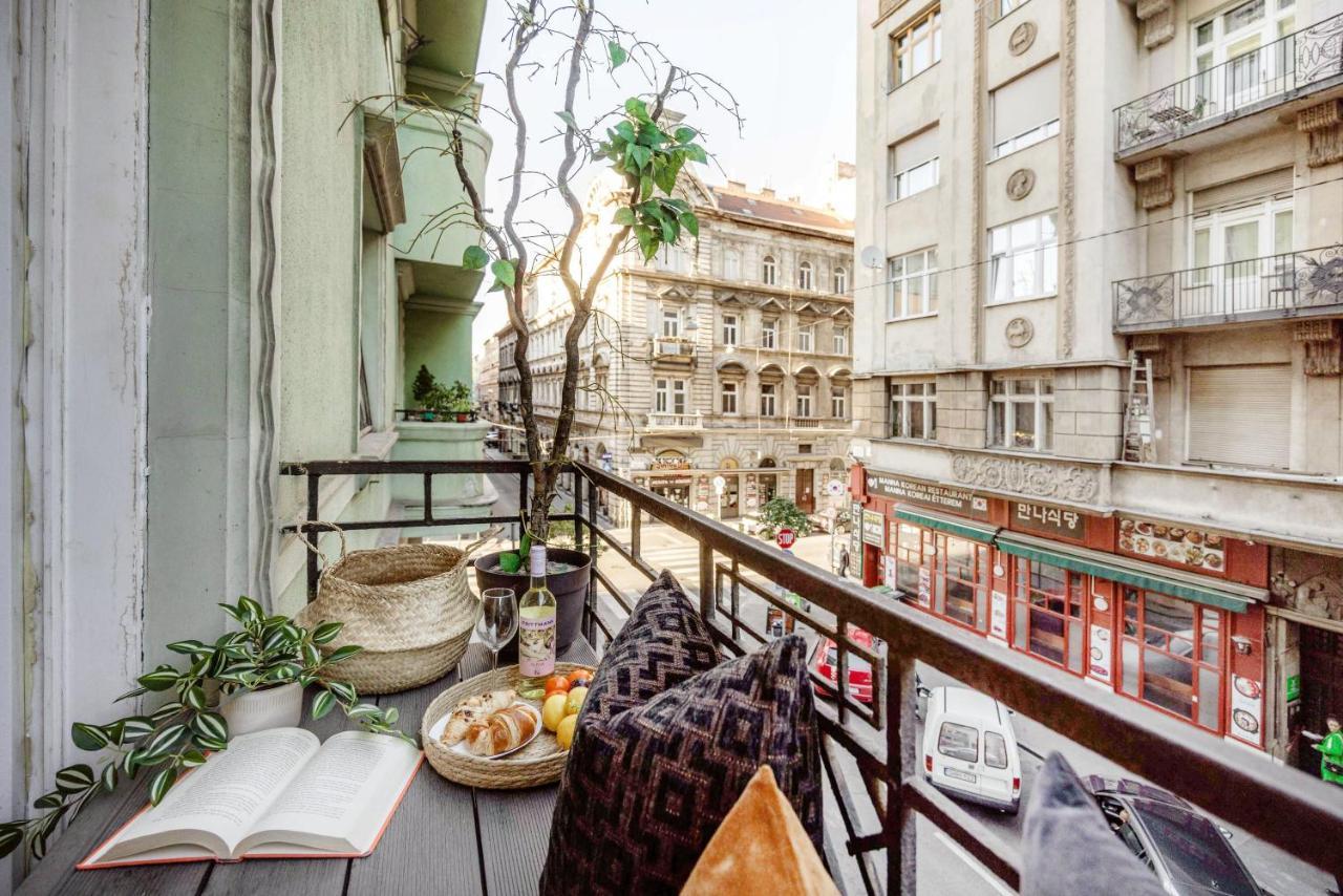 Chill On The Screened Balcony-Budapest Most Historic Landmarks Exterior photo