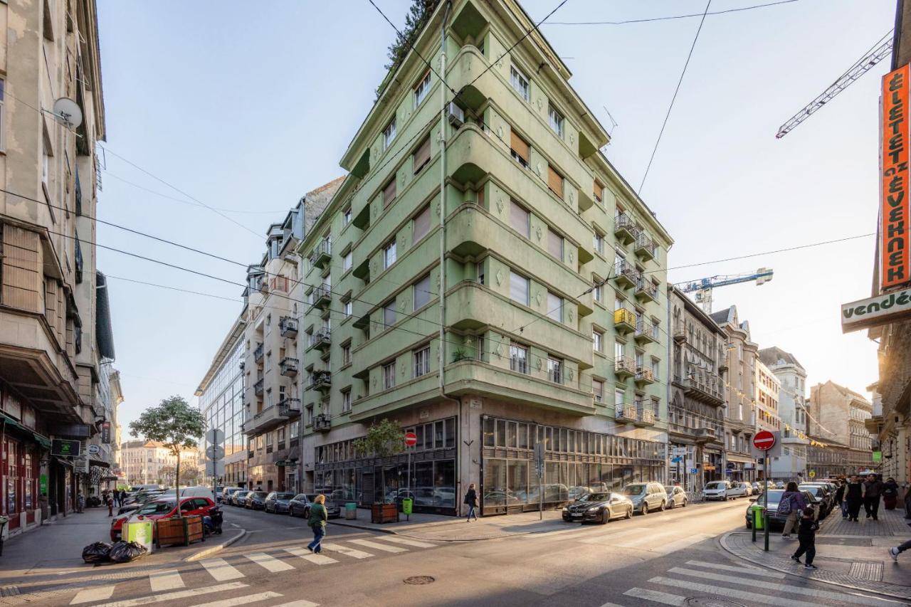 Chill On The Screened Balcony-Budapest Most Historic Landmarks Exterior photo